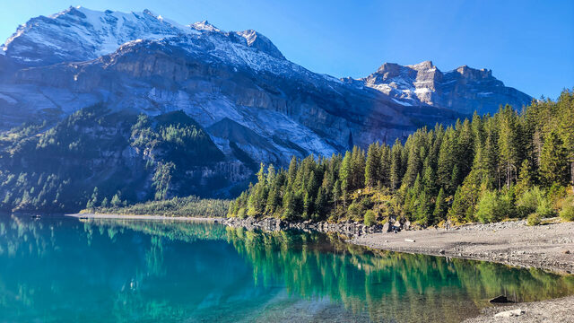 Keindahan Danau Oeschinensee Swiss